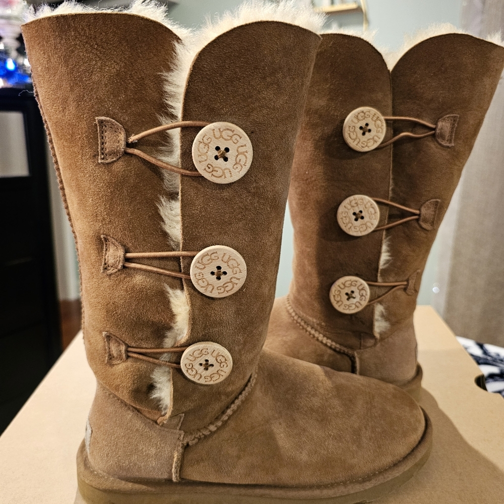Ugg Bailey 3 Button Shearling Boot - image 8